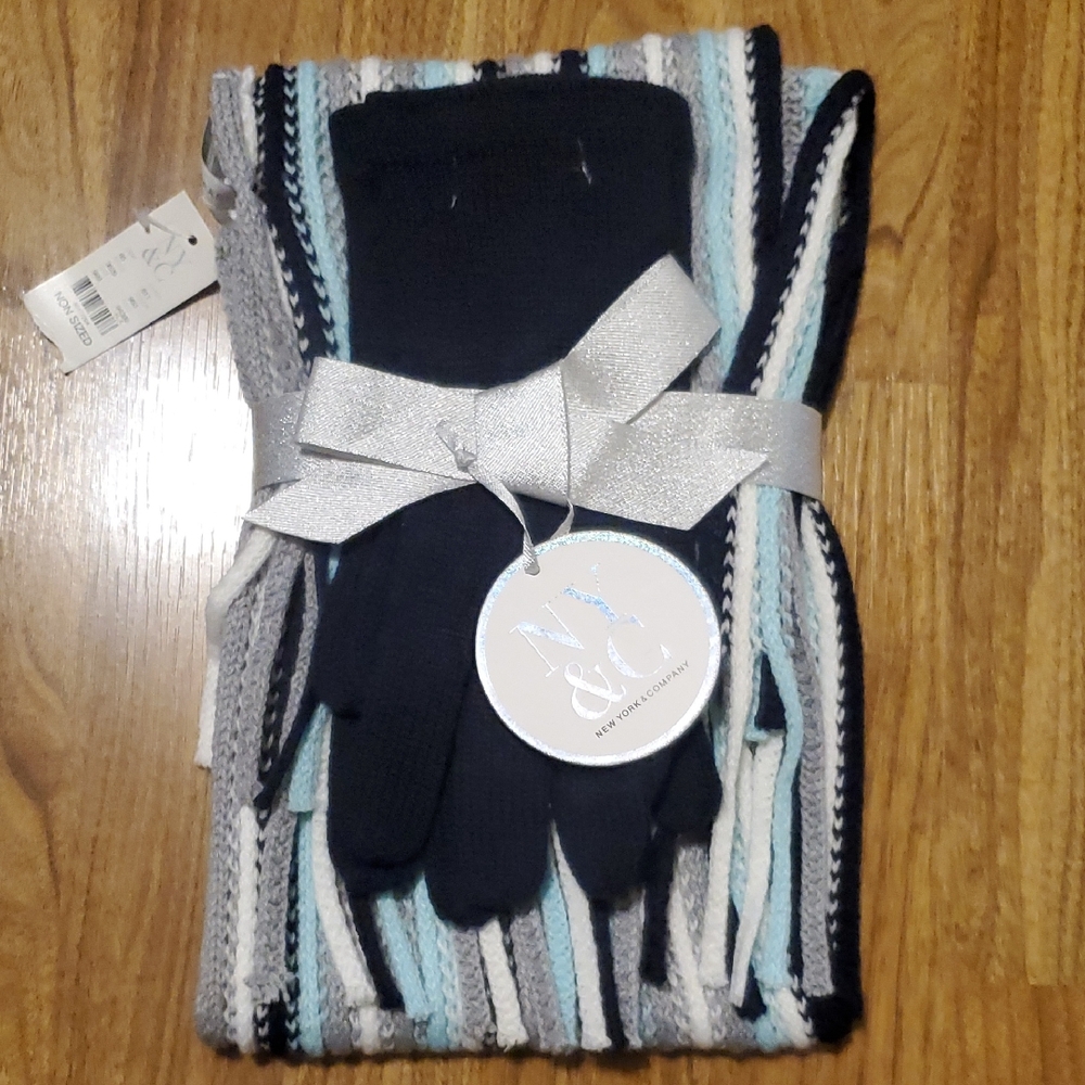 New York & Company NWT Navy Blue Gray Aqua White Stripe Knit Scarf And Glove Set